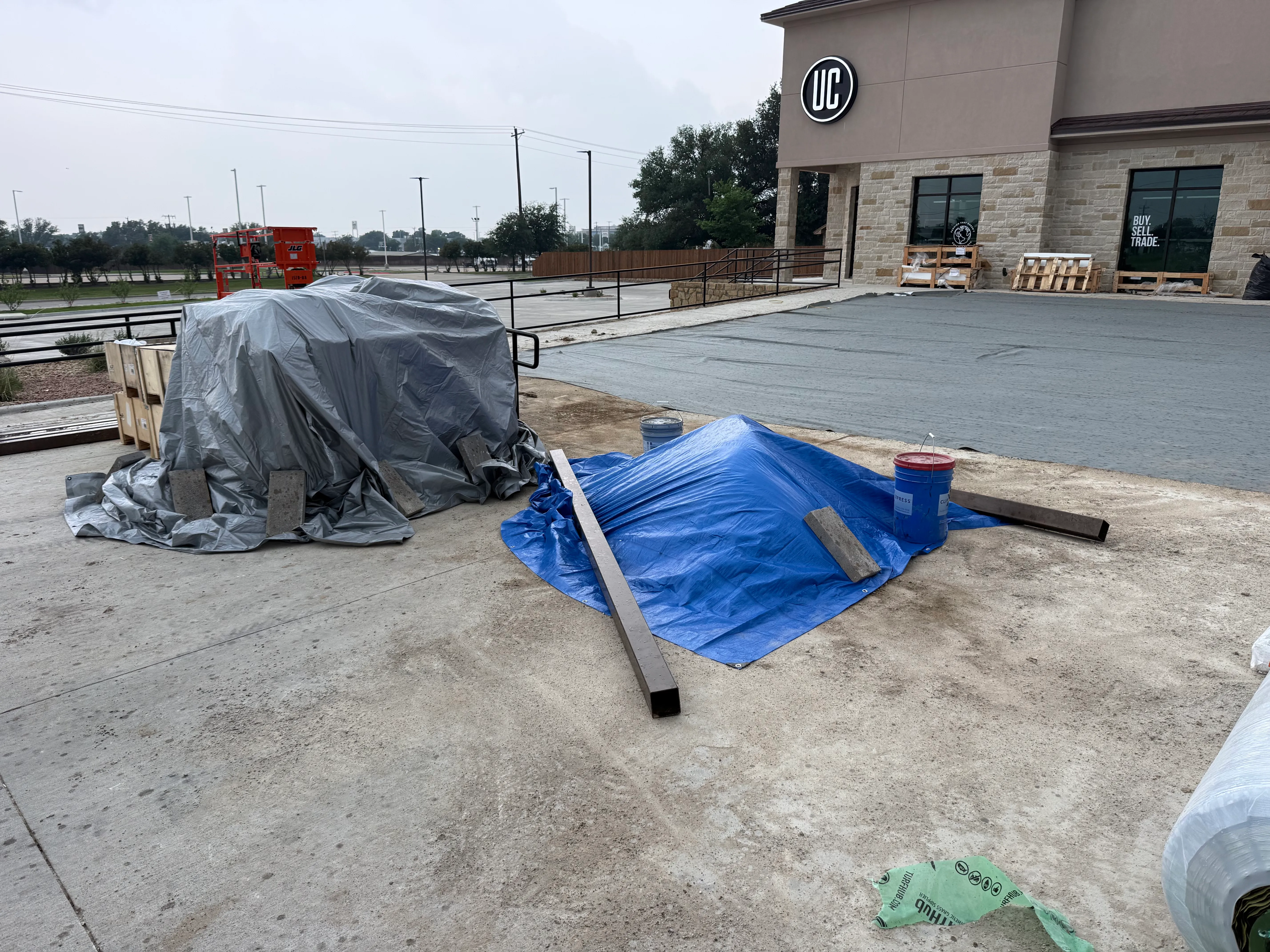 Construction 2 — Hudson Oaks Shopping Center — 4,300 SF Commercial Turf with a 3-Hole Putting Green