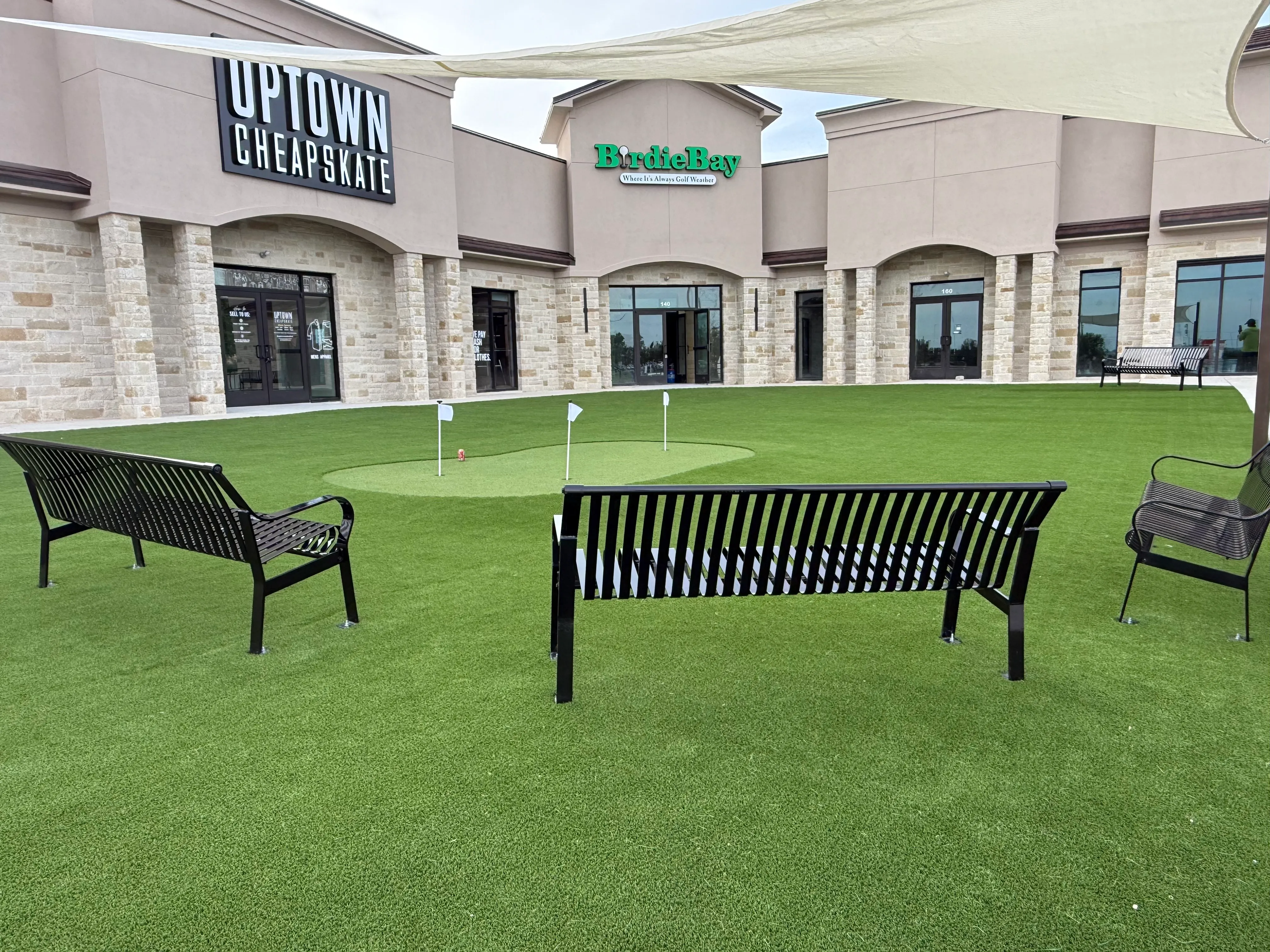 Hudson Oaks Shopping Center — 4,300 SF Commercial Turf with a 3-Hole Putting Green feature 3