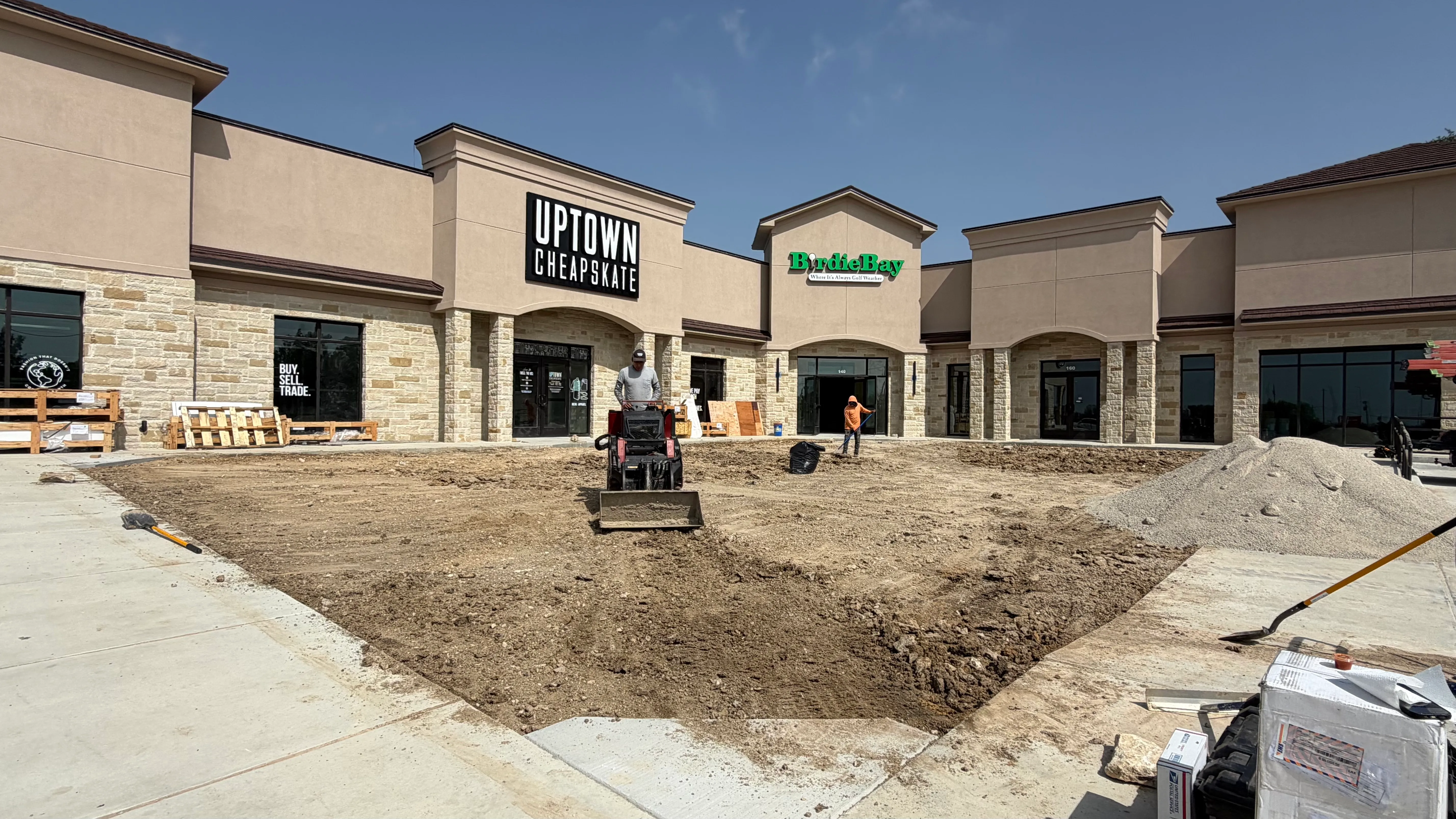 Construction 5 — Hudson Oaks Shopping Center — 4,300 SF Commercial Turf with a 3-Hole Putting Green