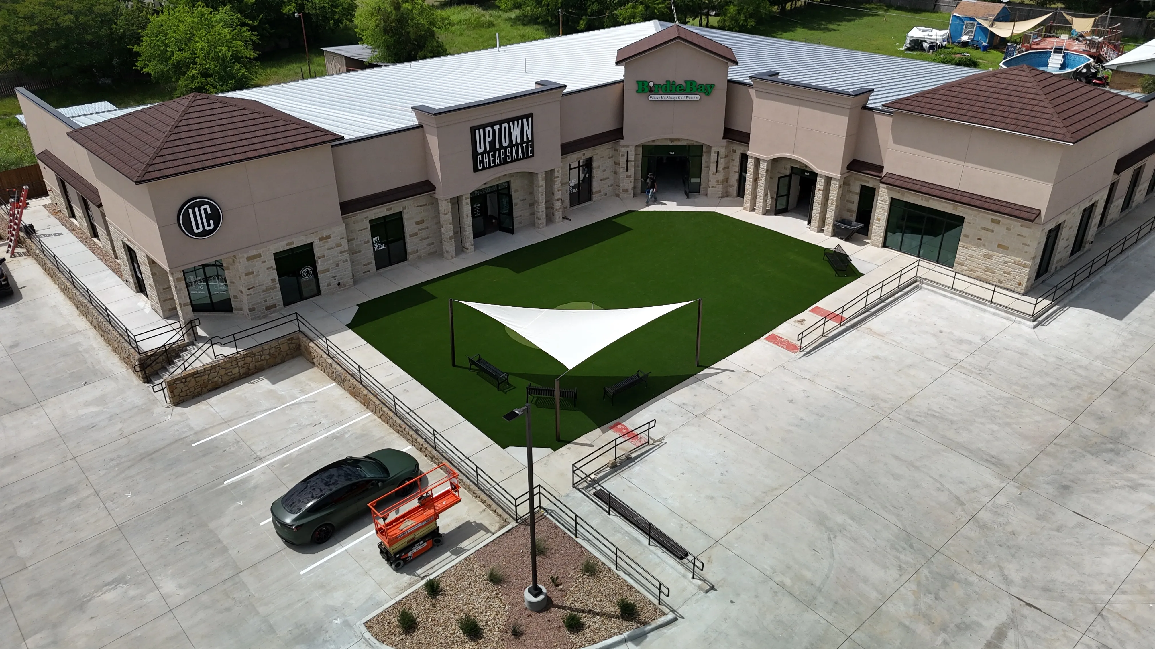 Hudson Oaks Shopping Center — 4,300 SF Commercial Turf with a 3-Hole Putting Green feature 2
