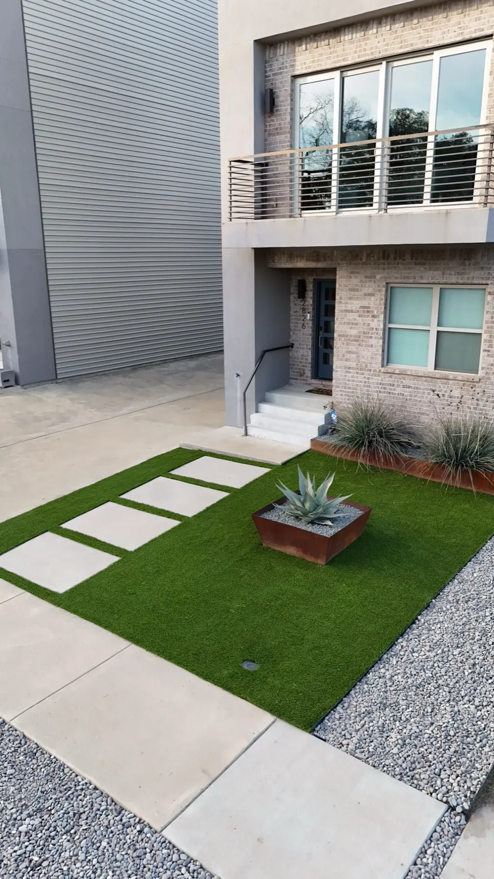Fort Worth TX modern courtyard with artificial turf and paver insets