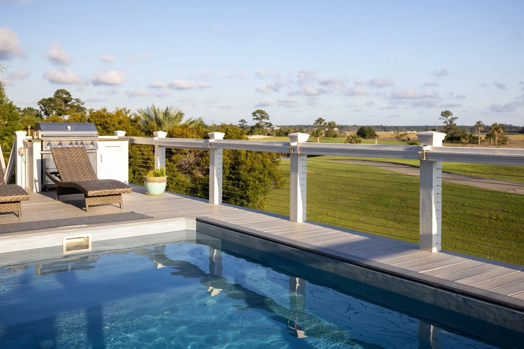Plungie Arena round plunge pool with arena bench seating